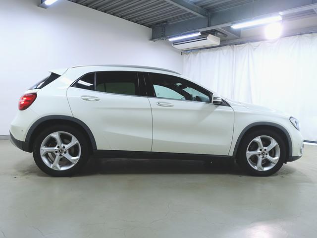 GLAクラス GLA220 4マチック レーダーセーフティーパッケージ レザーエクスクルーシブパッケージ シートヒーター パワーシート トランクスルー フロアマット ナビ CD ミュージックサーバー 音楽プレーヤー接続(8枚目)