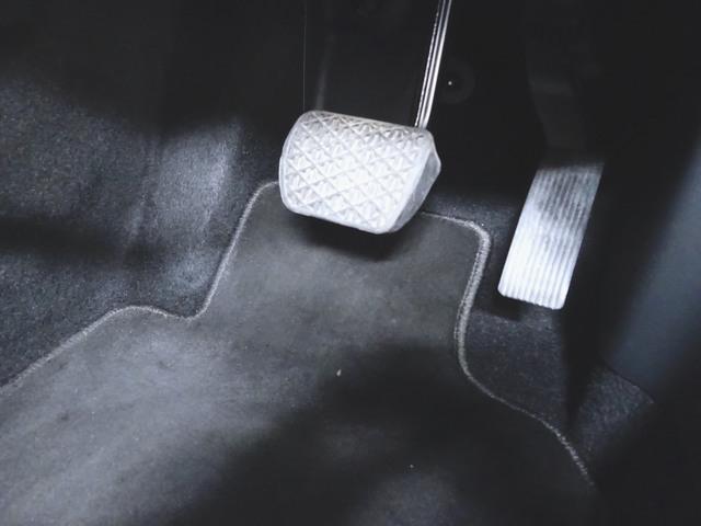 GLAクラス GLA220 4マチック レーダーセーフティーパッケージ レザーエクスクルーシブパッケージ シートヒーター パワーシート トランクスルー フロアマット ナビ CD ミュージックサーバー 音楽プレーヤー接続(9枚目)