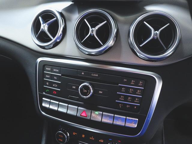 GLAクラス GLA220 4マチック レーダーセーフティーパッケージ レザーエクスクルーシブパッケージ シートヒーター パワーシート トランクスルー フロアマット ナビ CD ミュージックサーバー 音楽プレーヤー接続(18枚目)