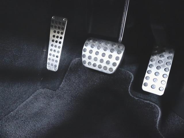 CLAクラス CLA180 AMGスタイル AMGプレミアムパッケージ レーダーセーフティーパッケージ シートヒーター パワーシート トランクスルー フロアマット ナビ CD ミュージックサーバー 音楽プレーヤー接続 Bluetooth接続(9枚目)