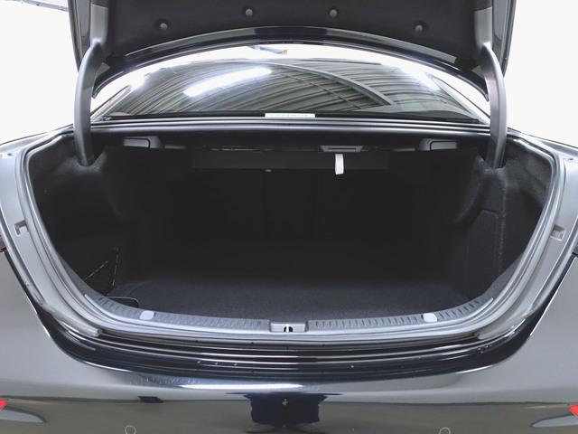 Ｅクラス Ｅ２００　スポーツ　ＡＭＧラインインテリアパッケージ　エクスクルーシブパッケージ　シートヒーター　パワーシート　トランクスルー　フロアマット　コネクテッド機能　ナビ　音楽プレーヤー接続　Ｂｌｕｅｔｏｏｔｈ接続　ＴＶ（27枚目）