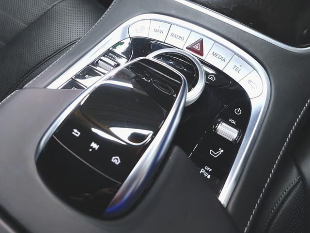 Sクラス S400d スポーツリミテッド エクスクルーシブパッケージ シートヒーター シートエアコン パワーシート フロアマット コネクテッド機能 ナビ 音楽プレーヤー接続 Bluetooth接続 TV ETC サンルーフ・ガラスルーフ(19枚目)