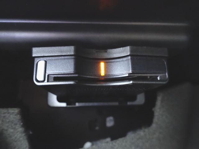 GLAクラス GLA180 レーダーセーフティーパッケージ ベーシックパッケージ シートヒーター トランクスルー フロアマット ナビ CD ミュージックサーバー 音楽プレーヤー接続 Bluetooth接続 TV DVD再生(10枚目)