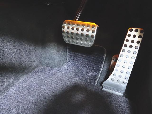 Cクラスステーションワゴン C180 ステーションワゴン ローレウスエディション レーダーセーフティパッケージ シートヒーター パワーシート トランクスルー フロアマット コネクテッド機能 ナビ CD ミュージックサーバー 音楽プレーヤー接続 Bluetooth接続 TV(9枚目)