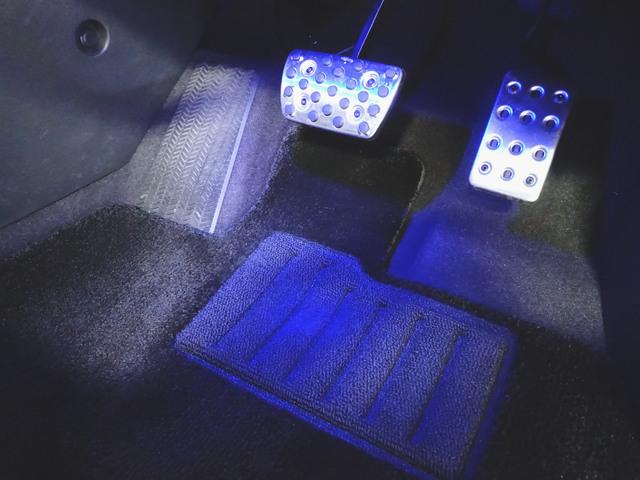 オデッセイハイブリッド e:HEVアブソルート EX ブラックエディション シートヒーター パワーシート オットマン 3列シート トランクスルー フロアマット ナビ CD 音楽プレーヤー接続 Bluetooth接続 TV DVD再生 ETC LEDヘッドライト 電動リアゲート(9枚目)