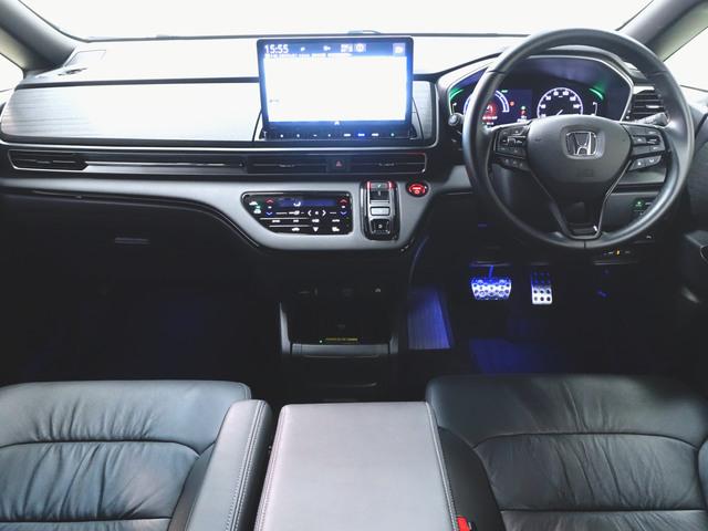 オデッセイハイブリッド e:HEVアブソルート EX ブラックエディション シートヒーター パワーシート オットマン 3列シート トランクスルー フロアマット ナビ CD 音楽プレーヤー接続 Bluetooth接続 TV DVD再生 ETC LEDヘッドライト 電動リアゲート(12枚目)