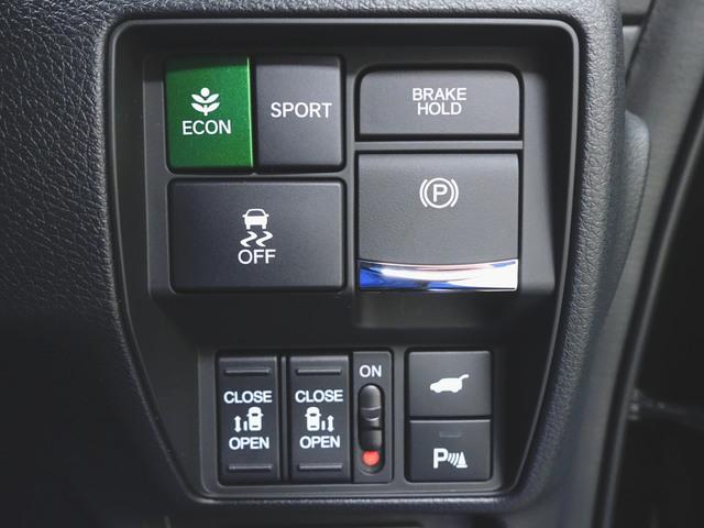 オデッセイハイブリッド e:HEVアブソルート EX ブラックエディション シートヒーター パワーシート オットマン 3列シート トランクスルー フロアマット ナビ CD 音楽プレーヤー接続 Bluetooth接続 TV DVD再生 ETC LEDヘッドライト 電動リアゲート(20枚目)