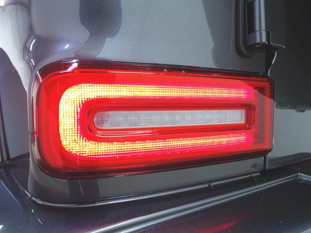 ヤナセの中古車は、すべて第三者検査専門機関（ＡＩＳ）によって、内外装から機関にいたるまで公正かつ厳正に検査されます。検査後、経験豊富なスタッフが、記録簿の確認、ＣＰＵ診断テストなどを実施いたします。