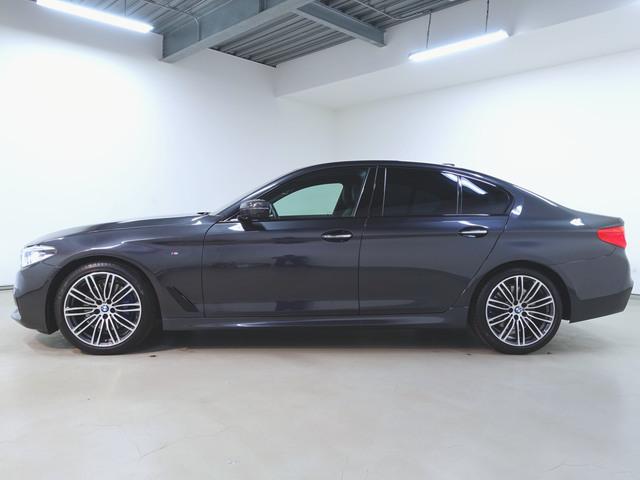 ５シリーズ ５３０ｉ　Ｍスポーツ　シートヒーター　パワーシート　トランクスルー　フロアマット　ナビ　ＣＤ　音楽プレーヤー接続　Ｂｌｕｅｔｏｏｔｈ接続　ＴＶ　ＤＶＤ再生　ＥＴＣ　ＬＥＤヘッドライト　電動リアゲート　全周囲カメラ（4枚目）