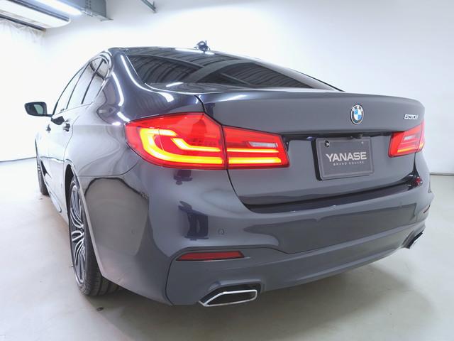 ５シリーズ ５３０ｉ　Ｍスポーツ　シートヒーター　パワーシート　トランクスルー　フロアマット　ナビ　ＣＤ　音楽プレーヤー接続　Ｂｌｕｅｔｏｏｔｈ接続　ＴＶ　ＤＶＤ再生　ＥＴＣ　ＬＥＤヘッドライト　電動リアゲート　全周囲カメラ（6枚目）