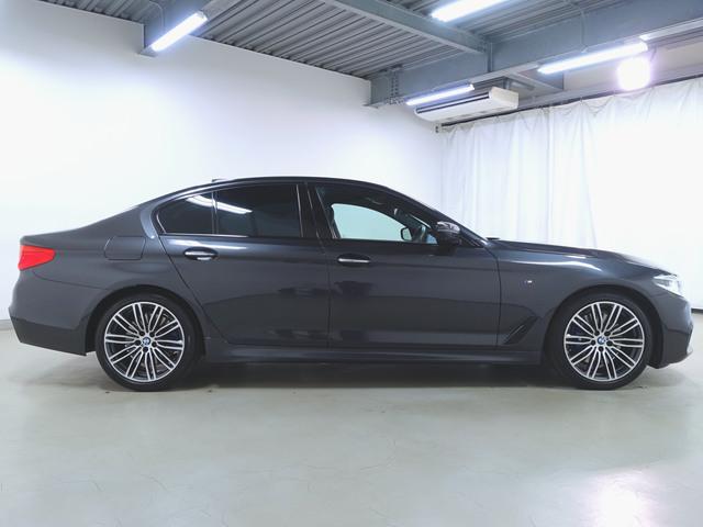５シリーズ ５３０ｉ　Ｍスポーツ　シートヒーター　パワーシート　トランクスルー　フロアマット　ナビ　ＣＤ　音楽プレーヤー接続　Ｂｌｕｅｔｏｏｔｈ接続　ＴＶ　ＤＶＤ再生　ＥＴＣ　ＬＥＤヘッドライト　電動リアゲート　全周囲カメラ（8枚目）