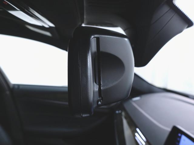 ５シリーズ ５３０ｉ　Ｍスポーツ　シートヒーター　パワーシート　トランクスルー　フロアマット　ナビ　ＣＤ　音楽プレーヤー接続　Ｂｌｕｅｔｏｏｔｈ接続　ＴＶ　ＤＶＤ再生　ＥＴＣ　ＬＥＤヘッドライト　電動リアゲート　全周囲カメラ（10枚目）
