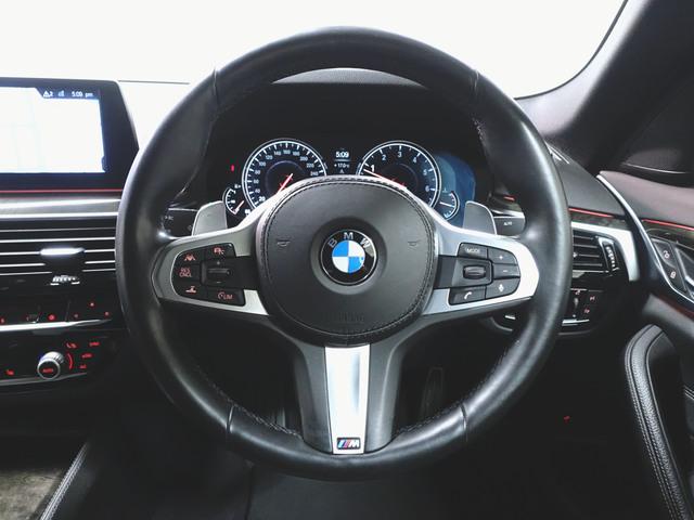 ５シリーズ ５３０ｉ　Ｍスポーツ　シートヒーター　パワーシート　トランクスルー　フロアマット　ナビ　ＣＤ　音楽プレーヤー接続　Ｂｌｕｅｔｏｏｔｈ接続　ＴＶ　ＤＶＤ再生　ＥＴＣ　ＬＥＤヘッドライト　電動リアゲート　全周囲カメラ（13枚目）