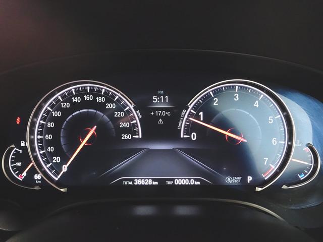 ５シリーズ ５３０ｉ　Ｍスポーツ　シートヒーター　パワーシート　トランクスルー　フロアマット　ナビ　ＣＤ　音楽プレーヤー接続　Ｂｌｕｅｔｏｏｔｈ接続　ＴＶ　ＤＶＤ再生　ＥＴＣ　ＬＥＤヘッドライト　電動リアゲート　全周囲カメラ（14枚目）