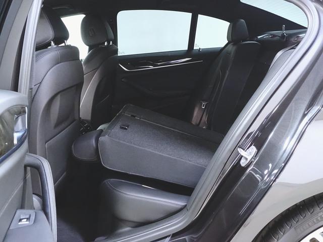 ５シリーズ ５３０ｉ　Ｍスポーツ　シートヒーター　パワーシート　トランクスルー　フロアマット　ナビ　ＣＤ　音楽プレーヤー接続　Ｂｌｕｅｔｏｏｔｈ接続　ＴＶ　ＤＶＤ再生　ＥＴＣ　ＬＥＤヘッドライト　電動リアゲート　全周囲カメラ（32枚目）