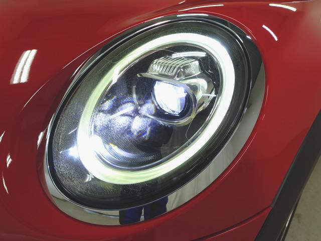 ＭＩＮＩ クーパーＤ　５ドア　ベースグレード　トランクスルー　フロアマット　ナビ　音楽プレーヤー接続　Ｂｌｕｅｔｏｏｔｈ接続　ＥＴＣ　ＬＥＤヘッドライト　バックモニター　盗難防止　衝突被害軽減ブレーキ　横滑り防止装置　アイドリングストップ（3枚目）