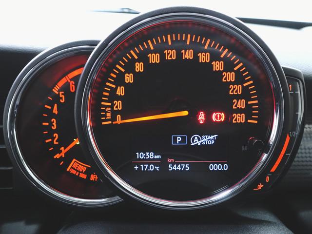 ＭＩＮＩ クーパーＤ　５ドア　ベースグレード　トランクスルー　フロアマット　ナビ　音楽プレーヤー接続　Ｂｌｕｅｔｏｏｔｈ接続　ＥＴＣ　ＬＥＤヘッドライト　バックモニター　盗難防止　衝突被害軽減ブレーキ　横滑り防止装置　アイドリングストップ（14枚目）