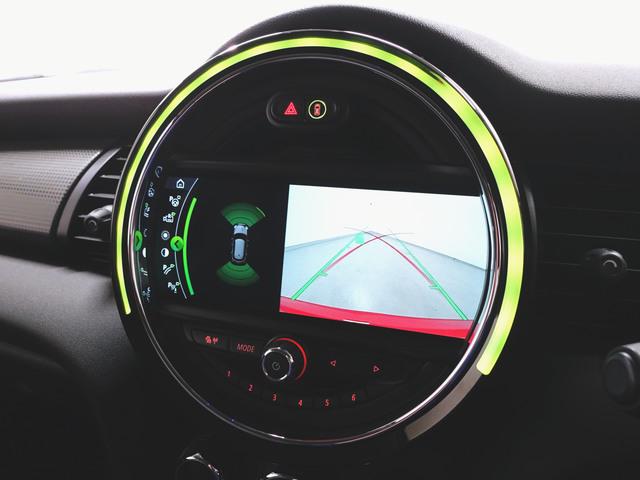 ＭＩＮＩ クーパーＤ　５ドア　ベースグレード　トランクスルー　フロアマット　ナビ　音楽プレーヤー接続　Ｂｌｕｅｔｏｏｔｈ接続　ＥＴＣ　ＬＥＤヘッドライト　バックモニター　盗難防止　衝突被害軽減ブレーキ　横滑り防止装置　アイドリングストップ（16枚目）