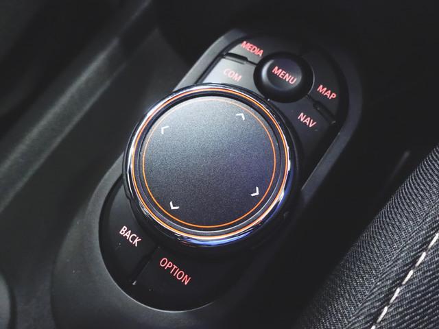 ＭＩＮＩ クーパーＤ　５ドア　ベースグレード　トランクスルー　フロアマット　ナビ　音楽プレーヤー接続　Ｂｌｕｅｔｏｏｔｈ接続　ＥＴＣ　ＬＥＤヘッドライト　バックモニター　盗難防止　衝突被害軽減ブレーキ　横滑り防止装置　アイドリングストップ（19枚目）