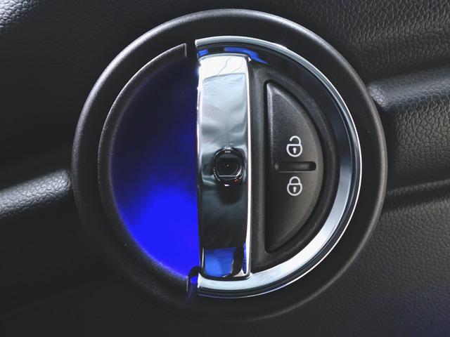 ＭＩＮＩ クーパーＤ　５ドア　ベースグレード　トランクスルー　フロアマット　ナビ　音楽プレーヤー接続　Ｂｌｕｅｔｏｏｔｈ接続　ＥＴＣ　ＬＥＤヘッドライト　バックモニター　盗難防止　衝突被害軽減ブレーキ　横滑り防止装置　アイドリングストップ（22枚目）