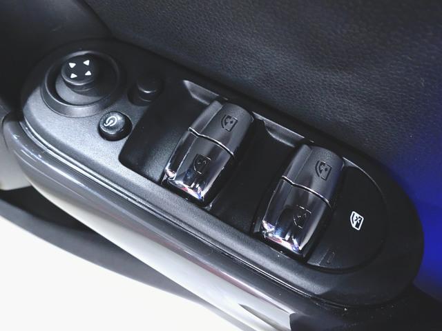 ＭＩＮＩ クーパーＤ　５ドア　ベースグレード　トランクスルー　フロアマット　ナビ　音楽プレーヤー接続　Ｂｌｕｅｔｏｏｔｈ接続　ＥＴＣ　ＬＥＤヘッドライト　バックモニター　盗難防止　衝突被害軽減ブレーキ　横滑り防止装置　アイドリングストップ（23枚目）