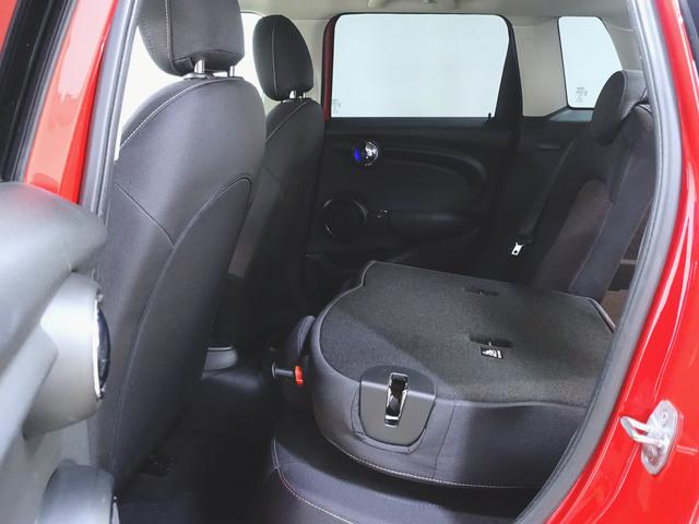 ＭＩＮＩ クーパーＤ　５ドア　ベースグレード　トランクスルー　フロアマット　ナビ　音楽プレーヤー接続　Ｂｌｕｅｔｏｏｔｈ接続　ＥＴＣ　ＬＥＤヘッドライト　バックモニター　盗難防止　衝突被害軽減ブレーキ　横滑り防止装置　アイドリングストップ（30枚目）