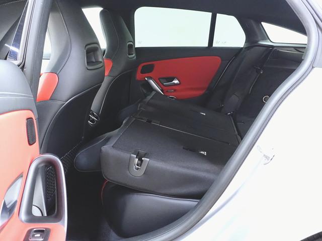 CLAクラス シューティングブレーク CLA180 シューティングブレーク AMGライン AMGレザーエクスクルーシブパッケージ ナビゲーションパッケージ アドバンスドパッケージ シートヒーター パワーシート トランクスルー フロアマット コネクテッド機能 ナビ 音楽プレーヤー接続(31枚目)