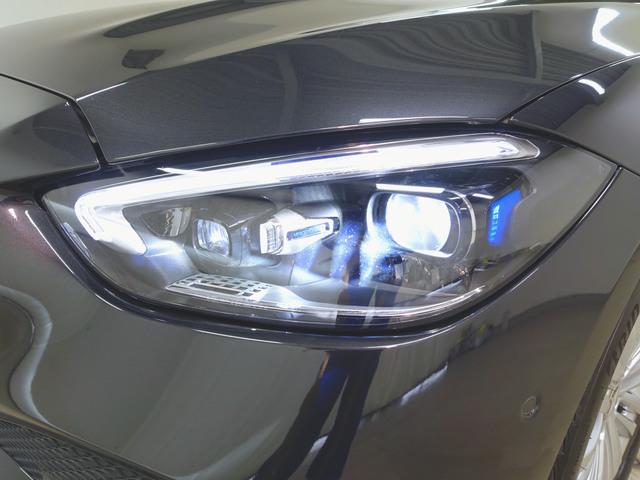 Ｃクラス Ｃ２２０　ｄ　アバンギャルド　アンビエントライトプレミアム　ベーシックパッケージ　レザーエクスクルーシブパッケージ　シートヒーター　パワーシート　トランクスルー　フロアマット　コネクテッド機能　ナビ　音楽プレーヤー接続　Ｂｌｕｅｔｏｏｔｈ接続　ＴＶ　ＥＴＣ（3枚目）
