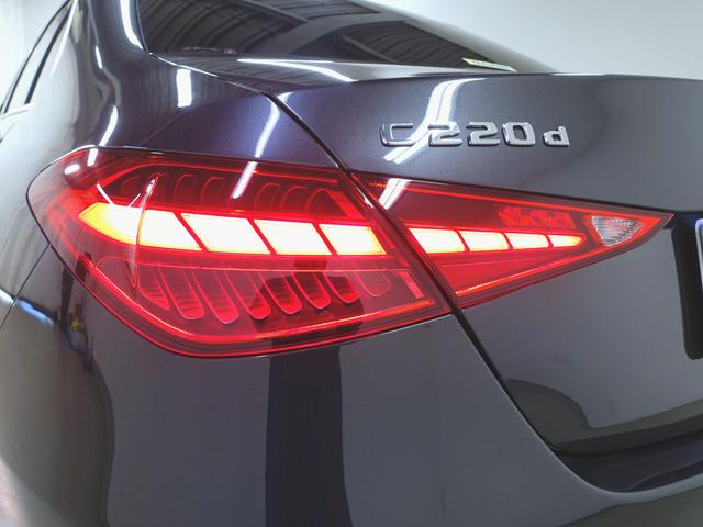 Ｃクラス Ｃ２２０　ｄ　アバンギャルド　アンビエントライトプレミアム　ベーシックパッケージ　レザーエクスクルーシブパッケージ　シートヒーター　パワーシート　トランクスルー　フロアマット　コネクテッド機能　ナビ　音楽プレーヤー接続　Ｂｌｕｅｔｏｏｔｈ接続　ＴＶ　ＥＴＣ（5枚目）