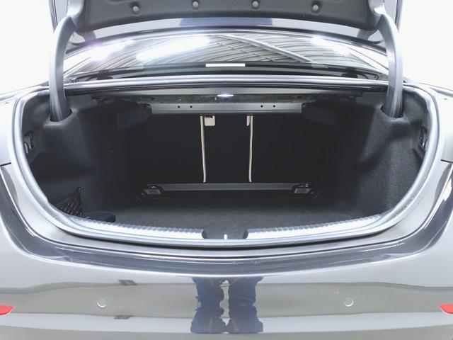 Ｃクラス Ｃ２２０　ｄ　アバンギャルド　アンビエントライトプレミアム　ベーシックパッケージ　レザーエクスクルーシブパッケージ　シートヒーター　パワーシート　トランクスルー　フロアマット　コネクテッド機能　ナビ　音楽プレーヤー接続　Ｂｌｕｅｔｏｏｔｈ接続　ＴＶ　ＥＴＣ（24枚目）