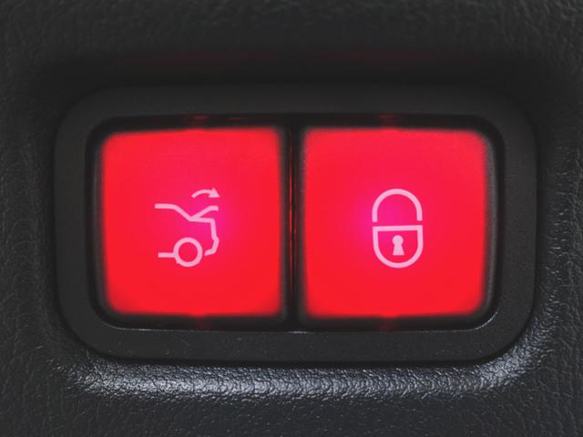 Ｃクラス Ｃ２２０　ｄ　アバンギャルド　アンビエントライトプレミアム　ベーシックパッケージ　レザーエクスクルーシブパッケージ　シートヒーター　パワーシート　トランクスルー　フロアマット　コネクテッド機能　ナビ　音楽プレーヤー接続　Ｂｌｕｅｔｏｏｔｈ接続　ＴＶ　ＥＴＣ（25枚目）