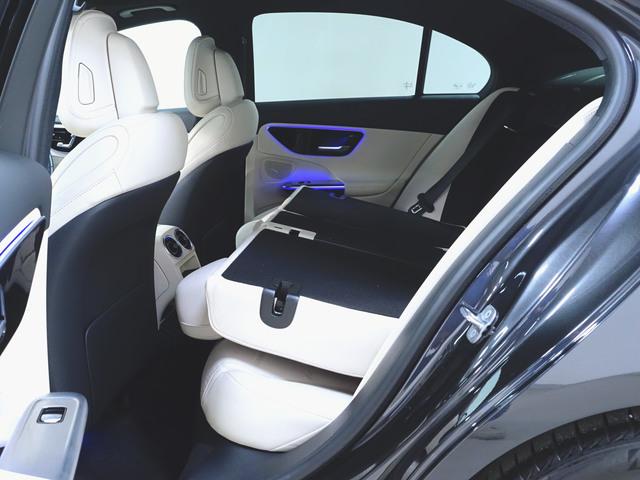 Ｃクラス Ｃ２２０　ｄ　アバンギャルド　アンビエントライトプレミアム　ベーシックパッケージ　レザーエクスクルーシブパッケージ　シートヒーター　パワーシート　トランクスルー　フロアマット　コネクテッド機能　ナビ　音楽プレーヤー接続　Ｂｌｕｅｔｏｏｔｈ接続　ＴＶ　ＥＴＣ（28枚目）