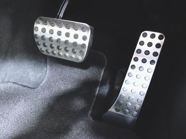 Ｃクラス Ｃ４３　４マチック　クーペ　シートヒーター　パワーシート　トランクスルー　フロアマット　コネクテッド機能　ナビ　音楽プレーヤー接続　Ｂｌｕｅｔｏｏｔｈ接続　ＴＶ　ＥＴＣ　サンルーフ・ガラスルーフ　ＬＥＤヘッドライト（9枚目）