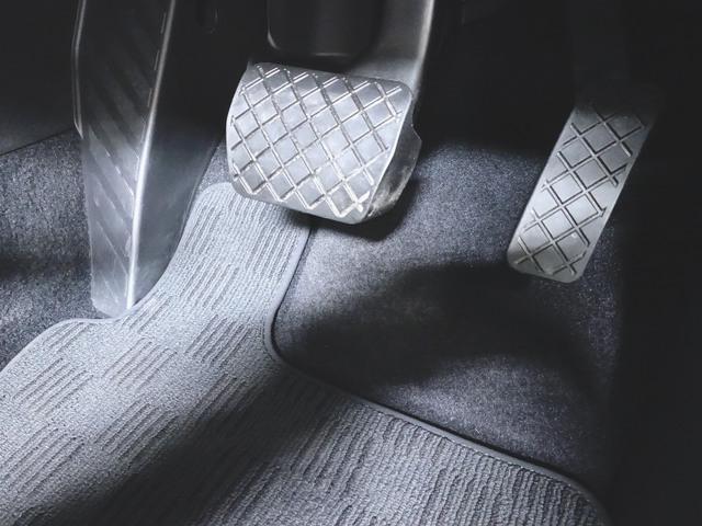 A3 スポーツバック 30 TFSI シートヒーター トランクスルー フロアマット ナビ 音楽プレーヤー接続 Bluetooth接続 TV ETC LEDヘッドライト バックモニター 盗難防止 衝突被害軽減ブレーキ 横滑り防止装置(9枚目)