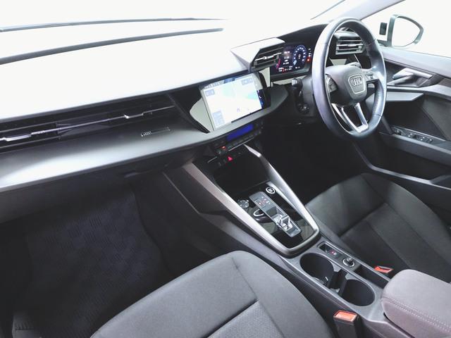 A3 スポーツバック 30 TFSI シートヒーター トランクスルー フロアマット ナビ 音楽プレーヤー接続 Bluetooth接続 TV ETC LEDヘッドライト バックモニター 盗難防止 衝突被害軽減ブレーキ 横滑り防止装置(11枚目)