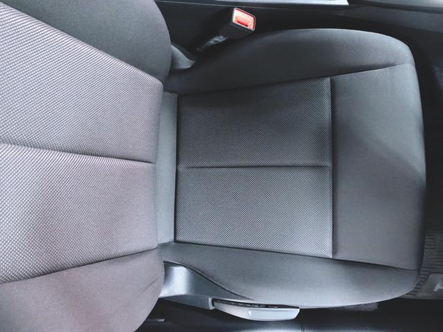 A3 スポーツバック 30 TFSI シートヒーター トランクスルー フロアマット ナビ 音楽プレーヤー接続 Bluetooth接続 TV ETC LEDヘッドライト バックモニター 盗難防止 衝突被害軽減ブレーキ 横滑り防止装置(24枚目)