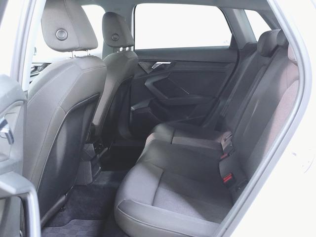 A3 スポーツバック 30 TFSI シートヒーター トランクスルー フロアマット ナビ 音楽プレーヤー接続 Bluetooth接続 TV ETC LEDヘッドライト バックモニター 盗難防止 衝突被害軽減ブレーキ 横滑り防止装置(28枚目)