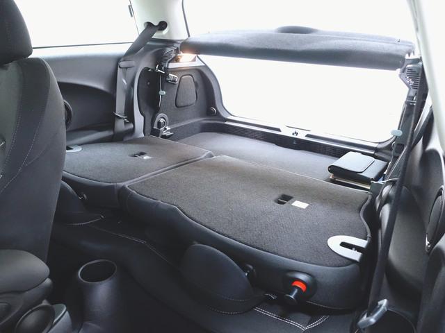 MINI クーパーSD トランクスルー フロアマット ナビ 音楽プレーヤー接続 Bluetooth接続 TV ETC LEDヘッドライト バックモニター 盗難防止 衝突被害軽減ブレーキ 横滑り防止装置 クルーズコントロール(32枚目)