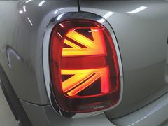 車両に関する装備・価格等ご不明点などはお気軽にお問い合せください。また、総額を表示している車両の納車に関わる費用等は別途料金がかかる場合もございます。詳細はヤナセスタッフへお問合せください。 6