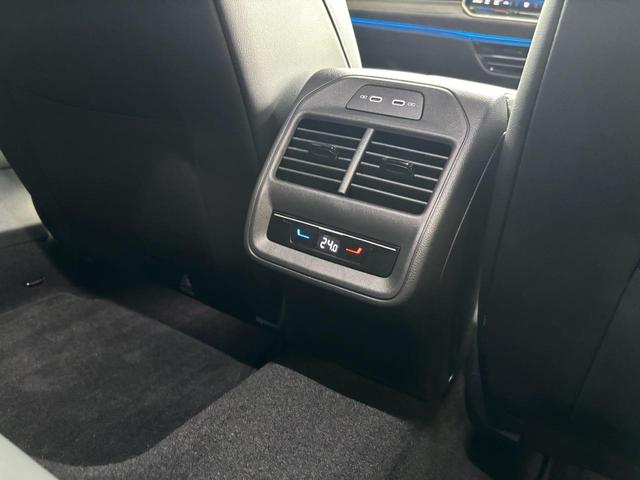 パサート ｅＴＳＩ　Ｒライン　ワンオーナー　禁煙車　記録簿　レザーシート　パワーシート　ナビ　Ｂｌｕｅｔｏｏｔｈ接続可能　パノラマモニター　シートヒーター　シートエアコン　純正アルミホイール　ＥＴＣ２．０　電動リアゲート（46枚目）