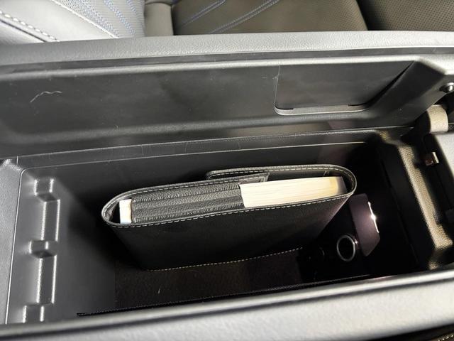 パサート ｅＴＳＩ　Ｒライン　ワンオーナー　禁煙車　記録簿　レザーシート　パワーシート　ナビ　Ｂｌｕｅｔｏｏｔｈ接続可能　パノラマモニター　シートヒーター　シートエアコン　純正アルミホイール　ＥＴＣ２．０　電動リアゲート（51枚目）