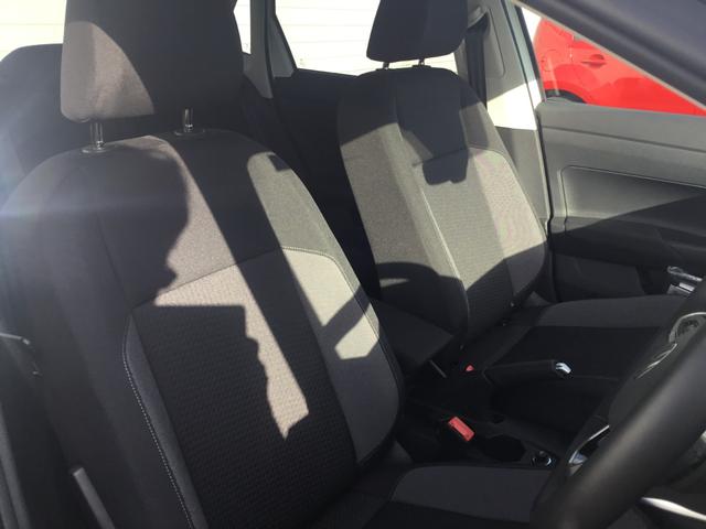 ポロ TSIアクティブ 弊社登録済未使用車 テクノロジーパッケージ 純正ナビ付(16枚目)