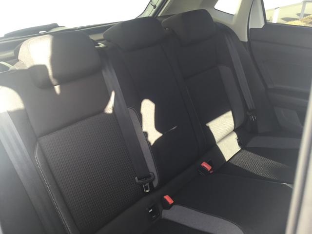 ポロ TSIアクティブ 弊社登録済未使用車 テクノロジーパッケージ 純正ナビ付(17枚目)