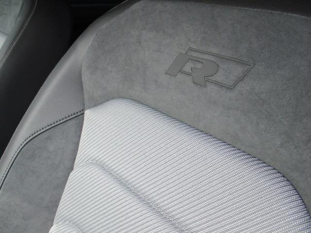 新型TSI Rライン 純正ナビ デジタルメーター 電動ゲート(15枚目)