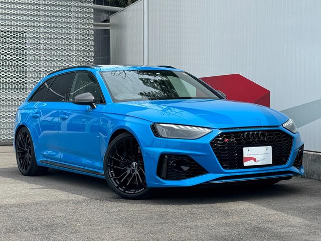 ＲＳ４アバント ベースグレード　カーボンスタイリングＰＫＧ／Ｐサンルーフ／ＲＳスポーツエキゾースト／ＴＶチューナー／ヘッドアップディスプレイ／サラウンドビュー／ブラックスタイリング／プライバシーガラス／デコラティブカーボンパネル（7枚目）