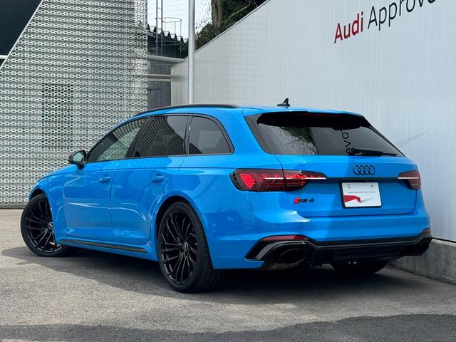 アウディ ＲＳ４アバント