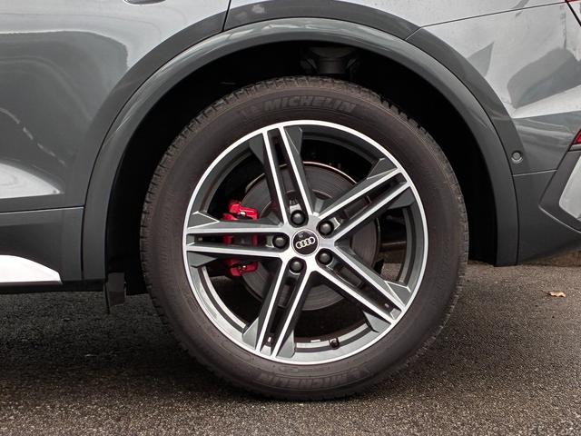 SQ5スポーツバック ベースグレード レザーパッケージ/アダプティブSスポーツサスペンション/TVチューナー/プライバシーガラス/カラードブレーキキャリパーレッド/ファインナッパレザーダイヤモンドステッチ/サラウンドビューモニター/認中車(13枚目)