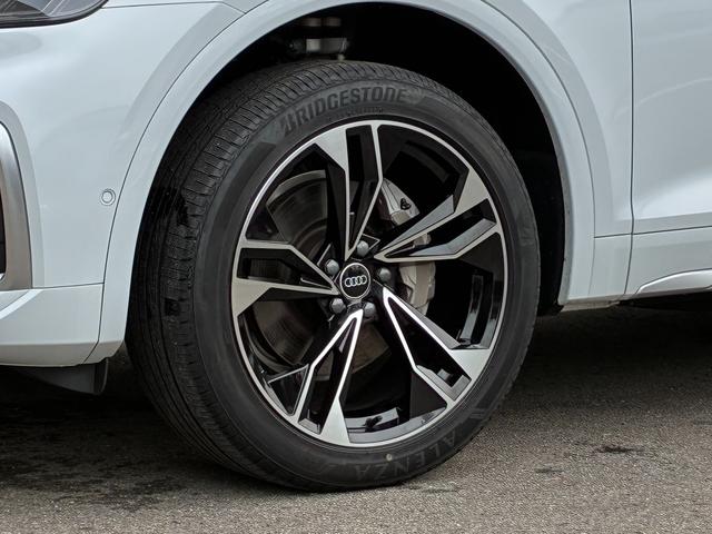 Q5スポーツバック 40TDIクワトロ Sライン ワンオーナー/TVチューナー/コンフォートパッケージ/プライバシーガラス/Sラインプラスパッケージ/サラウンドビューカメラ/オートトランク/ワイヤレスチャージング/マトリクスLED/シートヒーター/(13枚目)