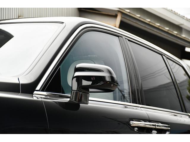 カリナン ベースグレード　ＡＧ　ＬＵＸＵＲＹ２４インチ　ローダウン　ビスポークオーディオ　ベンチレーション＆シートヒーター　マッサージ機能　ホワイトレザー　ウッドインテリア　リアエンターシステム　ＲＲヘッドレスト刺繍　ＨＵＤ（6枚目）