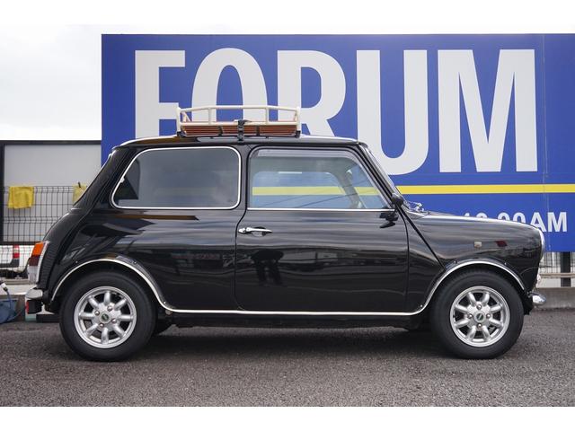 ＭＩＮＩ ラスト　ミニ　セブン　右ハンドル　ＭＴ　２００１年最終モデル　ＭＰＩ（マルチ・ポイント・インジェクション）　エアコン　３連メーター　イモビライザー搭載　正面置きラジエーター　開閉式リアクォーターガラス　センターマフラー　ルーフキャリア（6枚目）